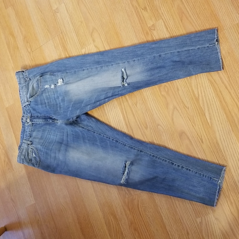 Women's mossimo boyfriend cropped jeans with style rip, size 14